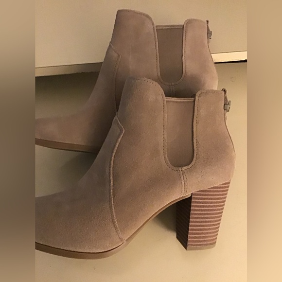 Koolaburra By Uggs women beige suede Chelsea heel boots US 10 - Picture 9 of 12